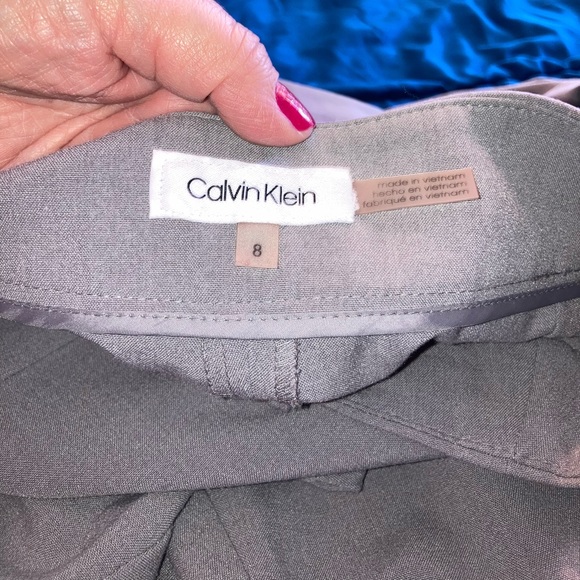 CK dress pants, gray with pleat, hook and zipper. Front pockets with zipper - Picture 6 of 6